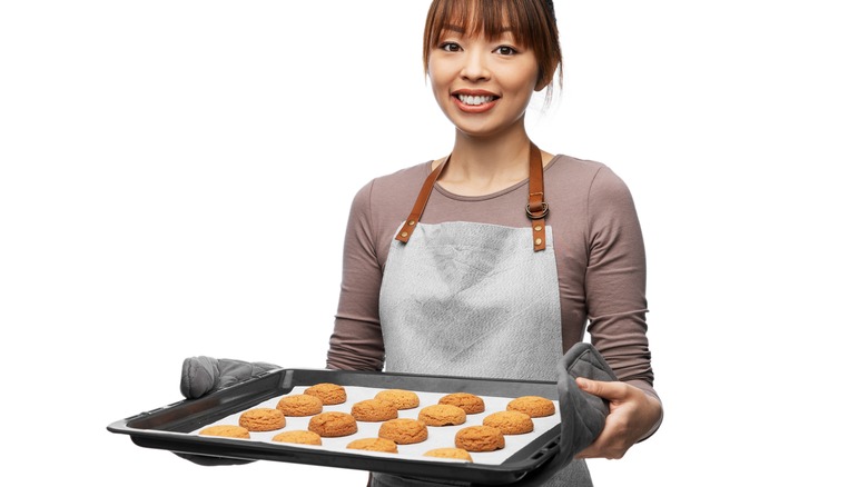 woman holding pan of cookies