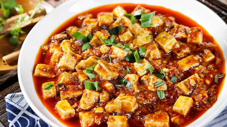 Stir-fried tofu in hot sauce