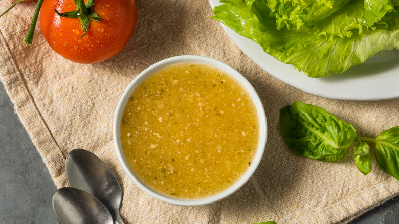 Vinaigrette, lettuce, tomato on table mat