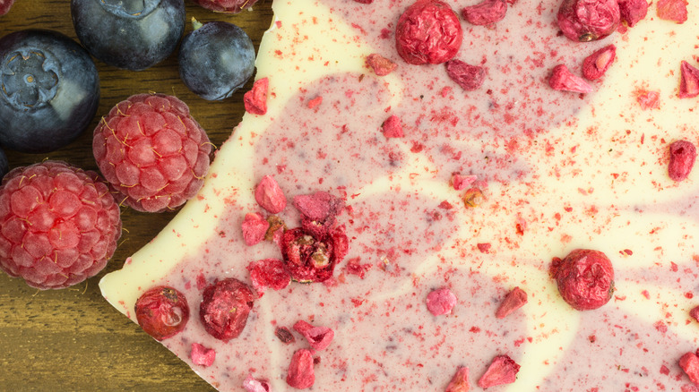 White chocolate bar with fruits and berries on the side
