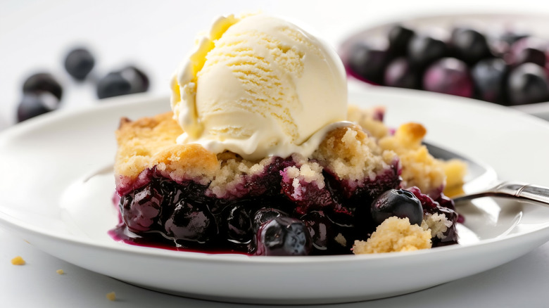Berry crumble in a dish