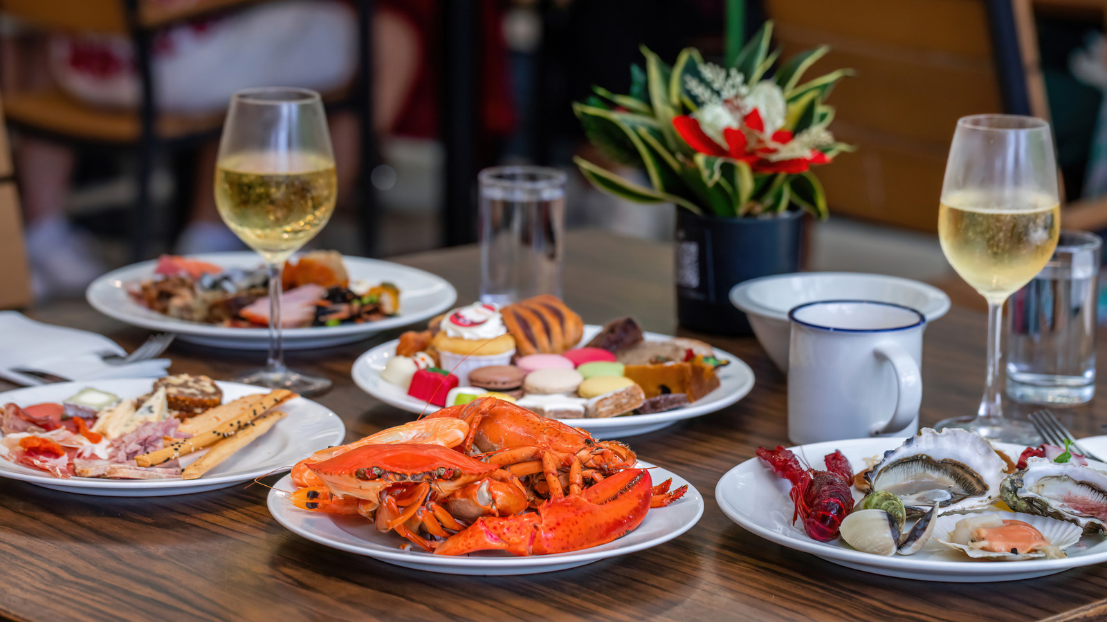 Why You Might Want To Avoid This One Type Of Crab When Dining At Seafood Restaurants - Tasting Table