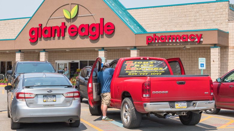 exterior of Giant Eagle store