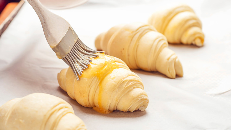 crescent rolls with butter