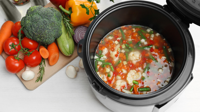 Slow cooker with vegetables