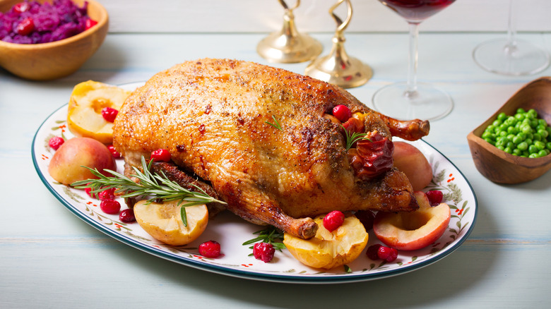 Whole-roasted duck with apples