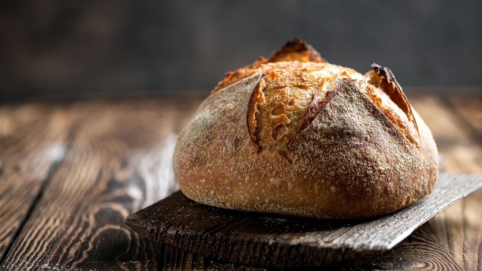 Why You Should Avoid Oil If You Want A Thick Homemade Bread Crust