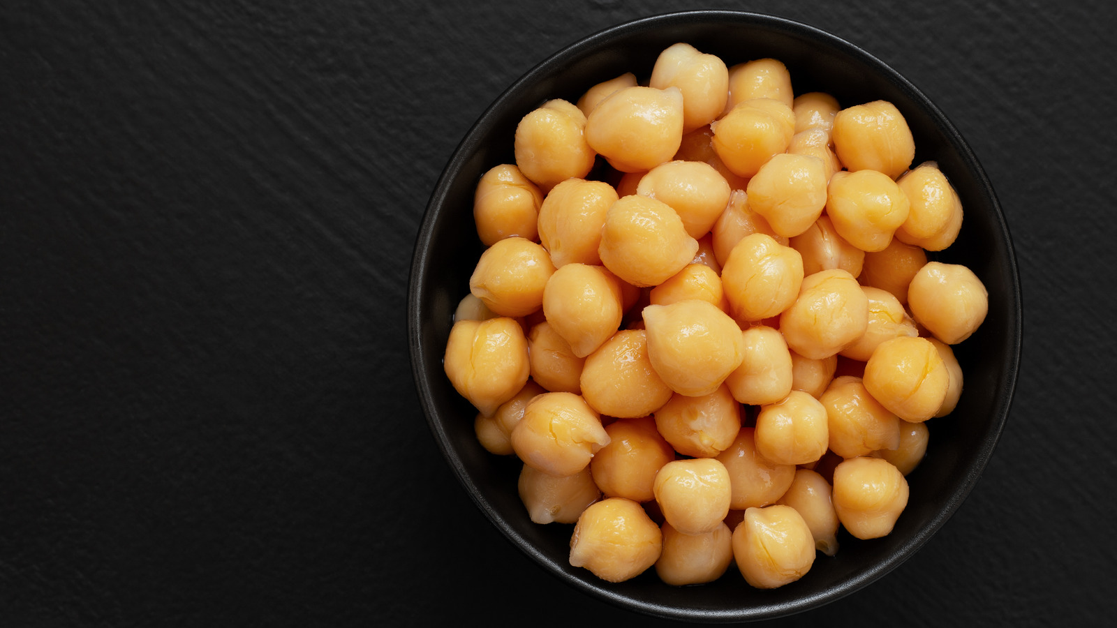 Why You Should Choose Canned Chickpeas Over Frozen Every Time