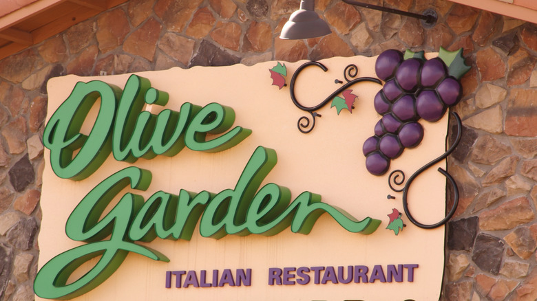 an Olive Garden sign