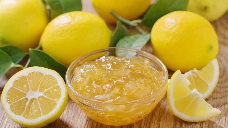 lemon marmalade with lemons