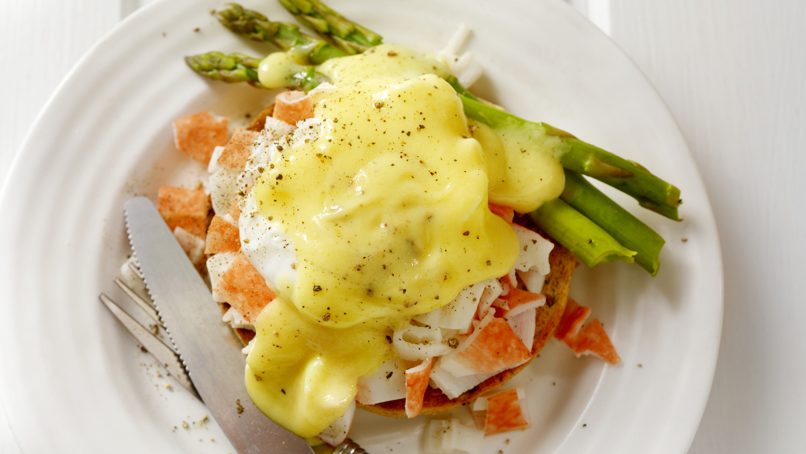 Why You Should Never Let Hollandaise Sauce Get Cold