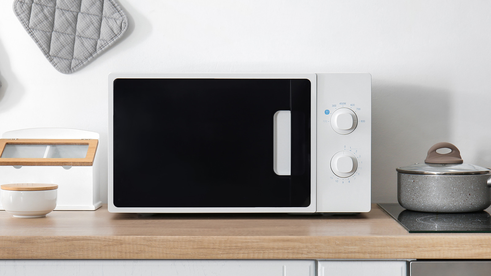 Why You Should Never Microwave A Hot Dog