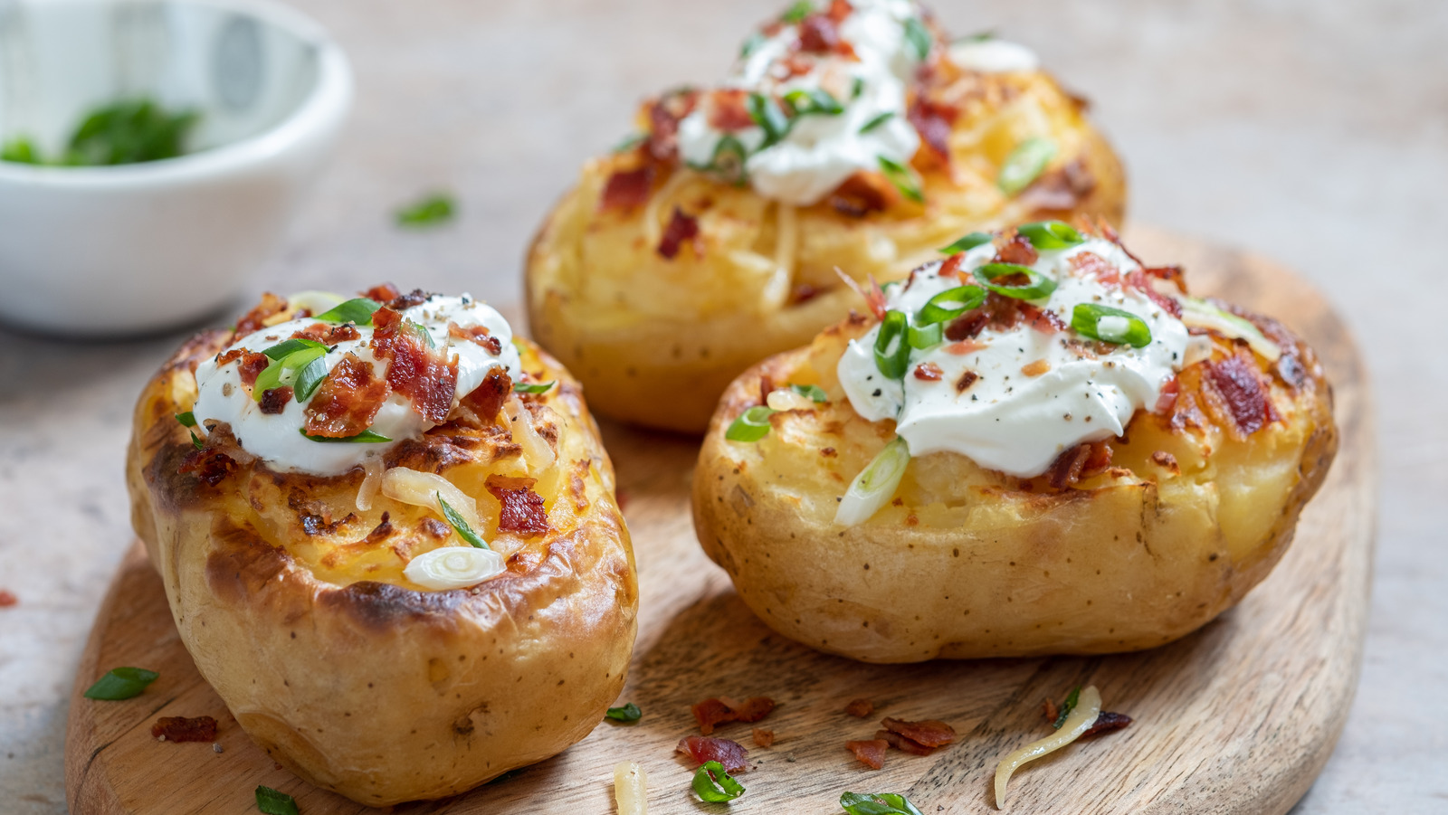 Why You Should Never Store A Hot Baked Potato In Aluminum Foil