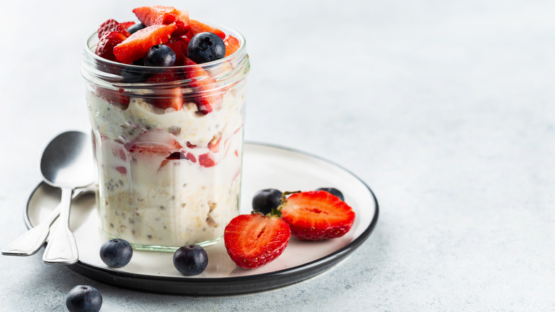 Overnight oats with fresh berries