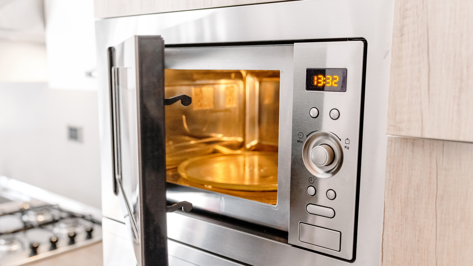 Why You Should Think Twice Before Putting Fried Food In The Microwave