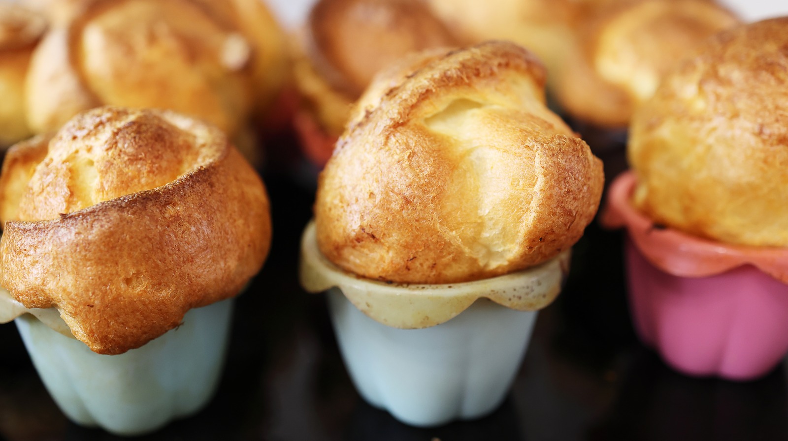 https://www.tastingtable.com/img/gallery/why-you-should-use-a-whisk-when-making-popovers/l-intro-1671547984.jpg