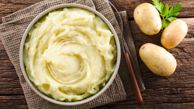 Mashed potatoes in a bowl 
