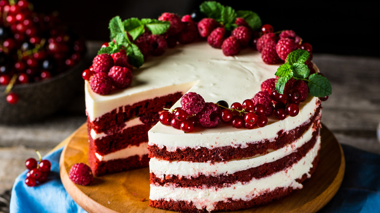 Triple-layered cake with raspberries
