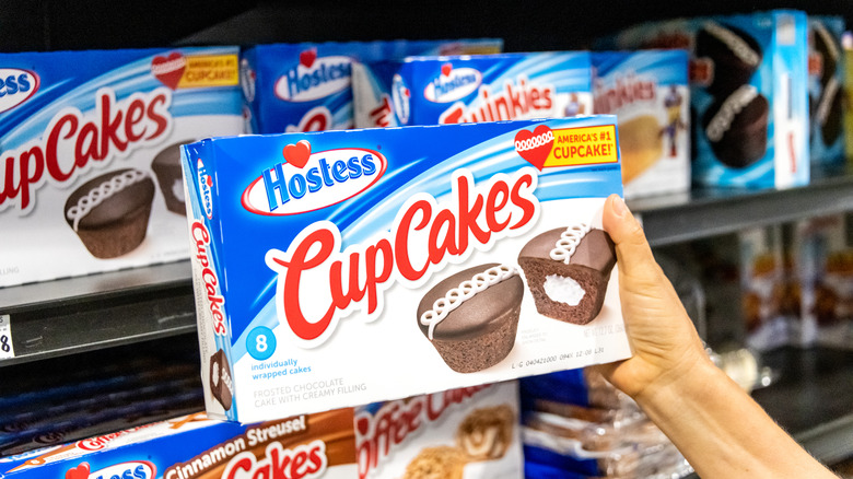 a pack of hostess cupcakes