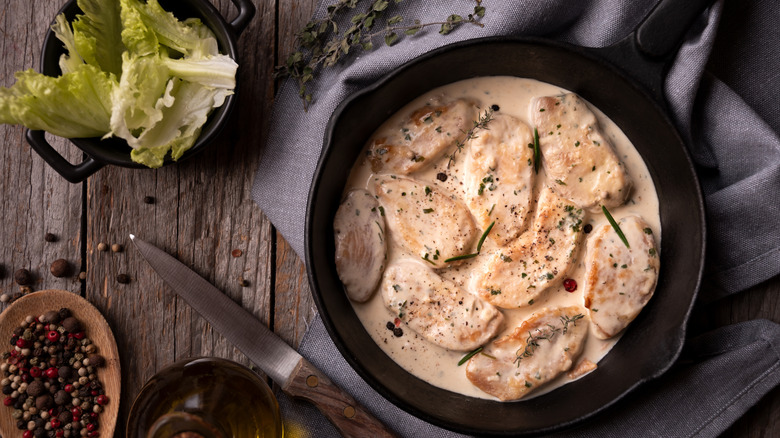Pan sauce with meat