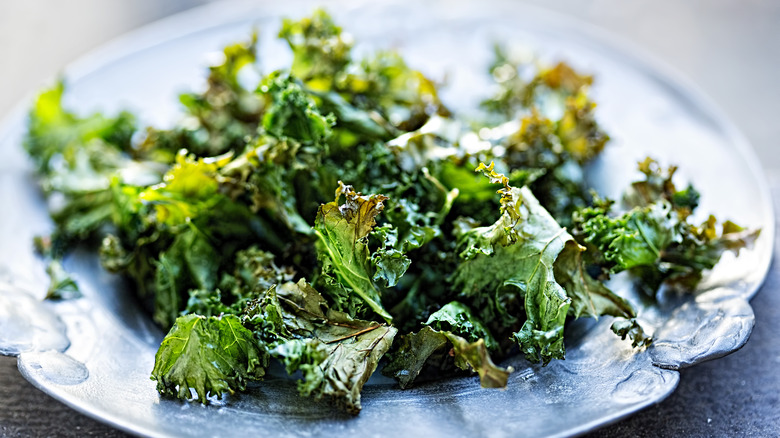 kale chips served on plate