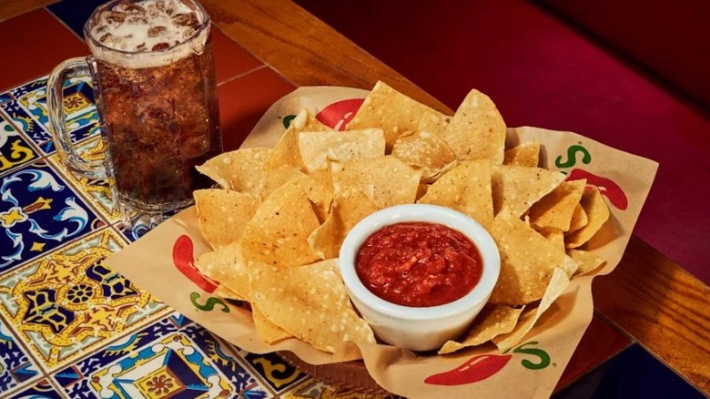 Chili's chips and soda