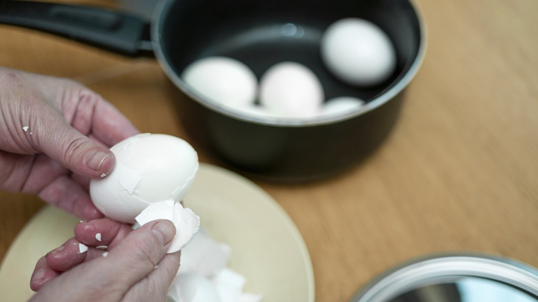peeling a hard boiled egg