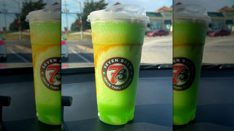 7 Brew Drizzled Apple Energy drink in plastic logo cup