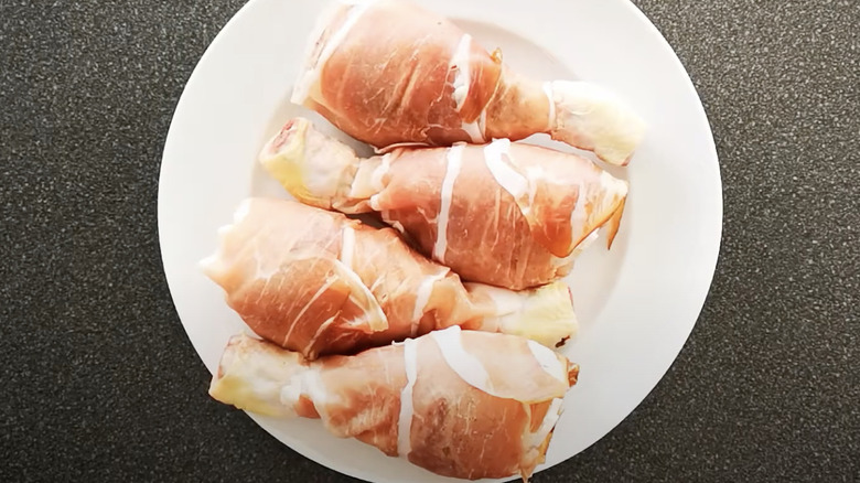 Chicken breasts wrapped in prosciutto 