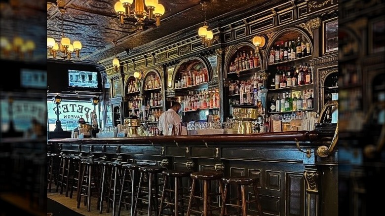 Bar at Pete's Tavern withbartender