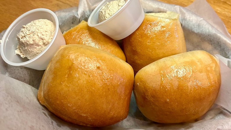 Texas Roadhouse rolls with butter