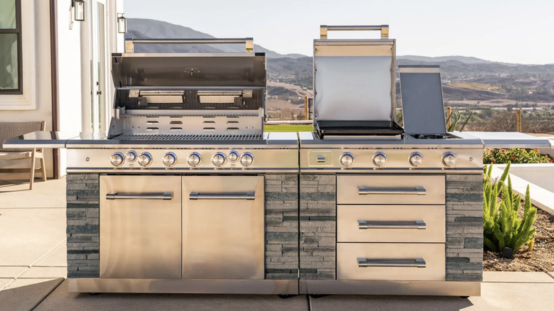 Kirkland 12-burner island grill