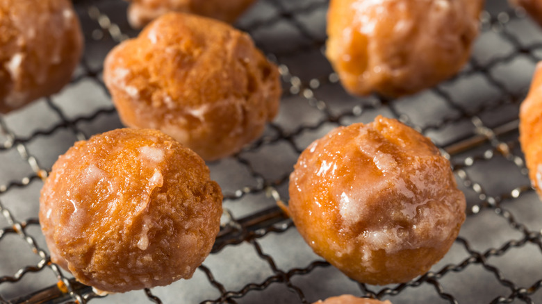 Donut holes on wire grate