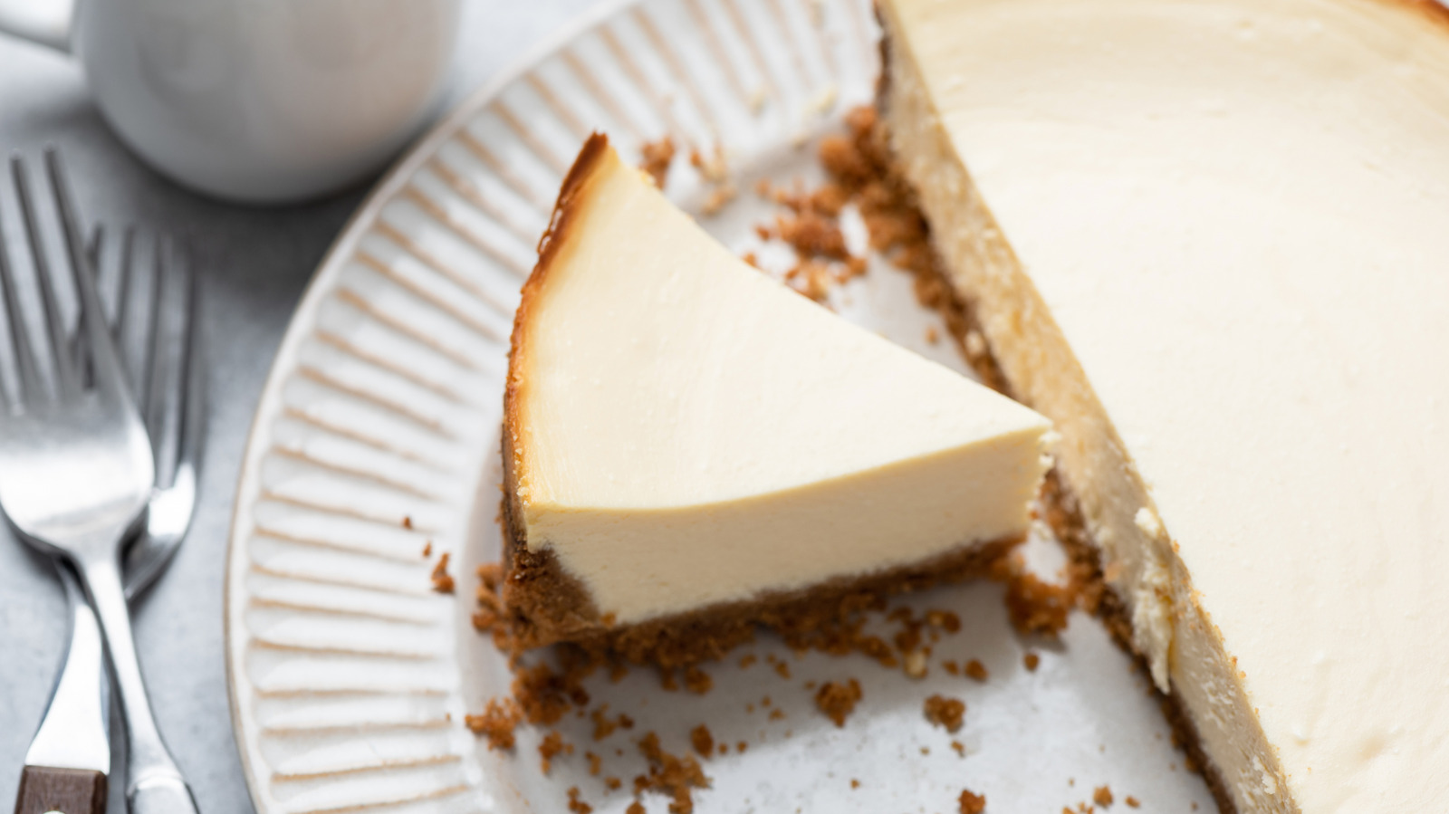 You Can Order A Whole Cheesecake At A Seafood Chain — Here's Where