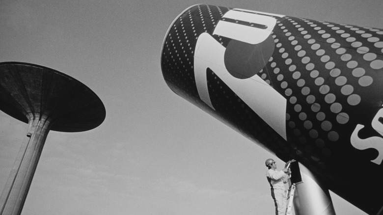 man works on giant 7up placement in 1980s