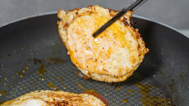 pan-fried purse eggs lifted with chopsticks