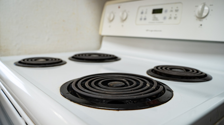 White stove with coil burners