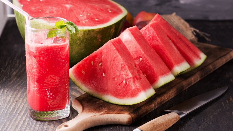 Watermelon juice and slices