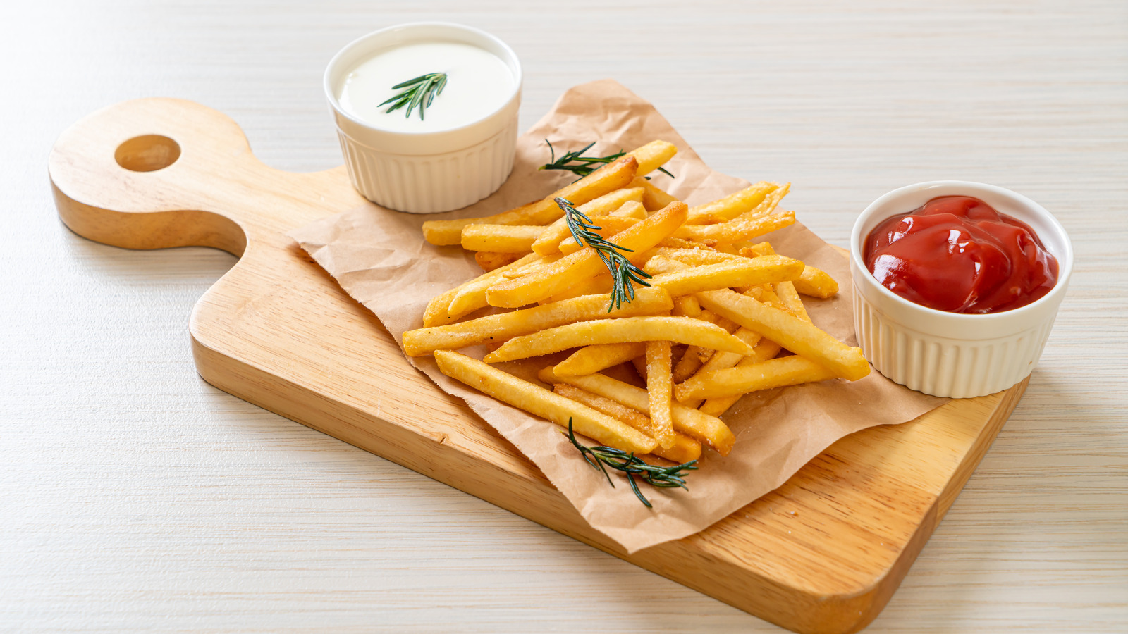You Should Think Twice Before Reheating Restaurant Fries In Oil