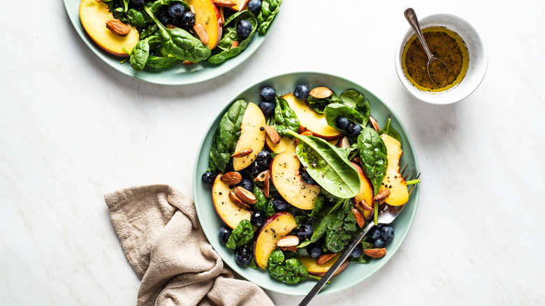 Salad with roast nectarines, almonds, blueberries