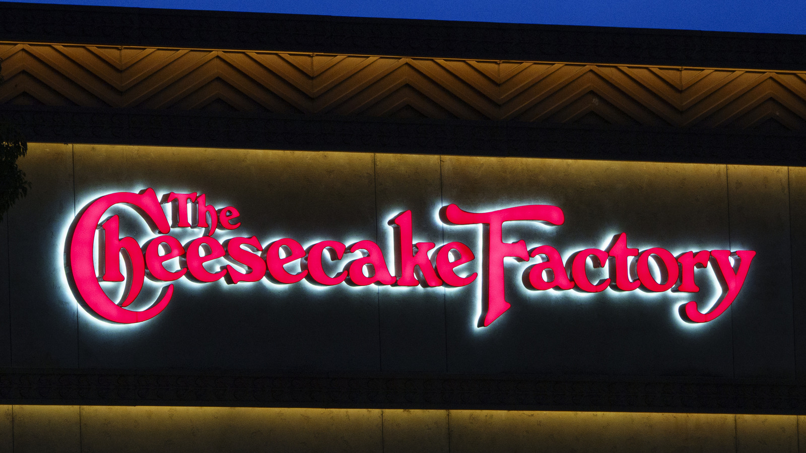 You'll Skip Your Favorite Italian Restaurant For This Popular Cheesecake Factory Ordering Trick