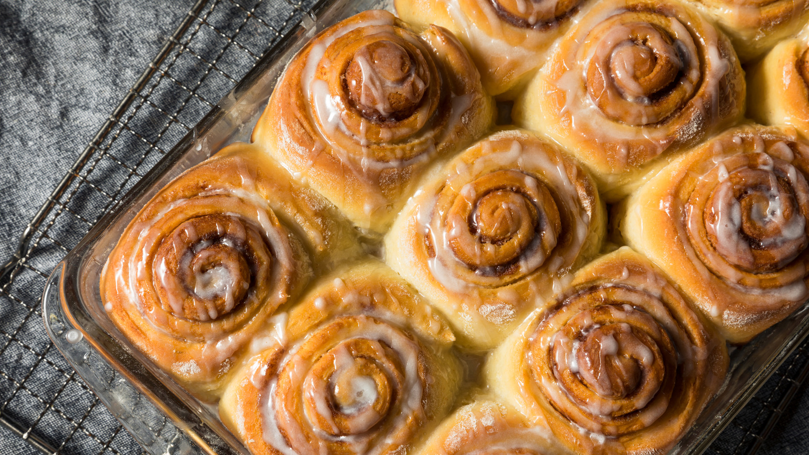 You're Just A Can Of Cinnamon Rolls Away From A Tasty Breakfast Trifle - Tasting Table